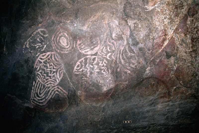 Tsodilo Hills. Geometric paintings. Scale bar. Image ID: bottsd0260003