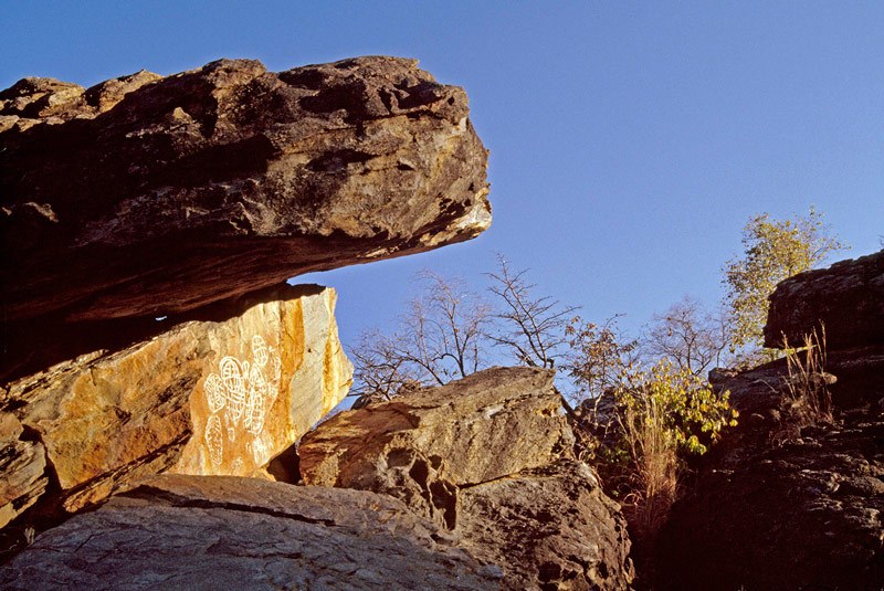 Tsodilo Hills. Protected rock face between Nqoma and Depression Shelter. White circular shapes containing grids and bars. Image ID: bottsd0590001