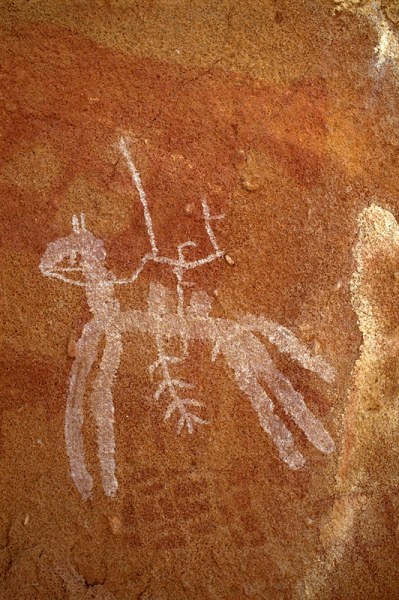 Ennedi Plateau. Warrior mounted on horse. Note bichrome grid below horse. Image ID: chaenp0040015