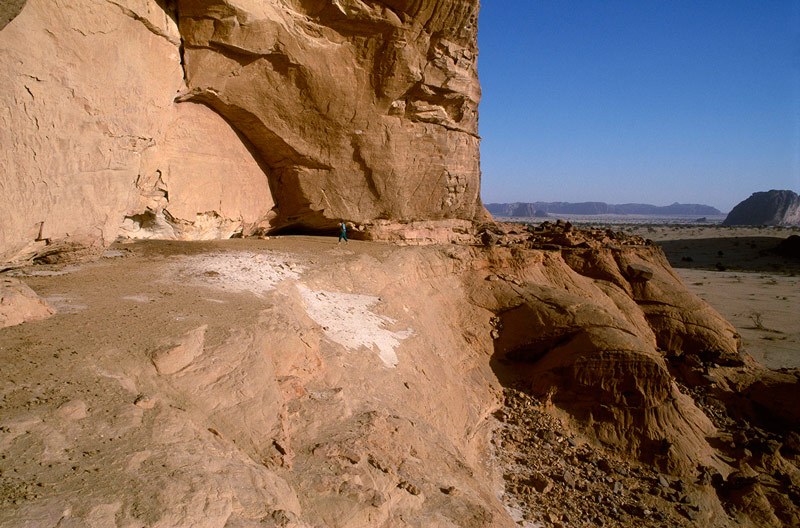 Ennedi plateau. The Great Cave located about 30 metres above ground level in cliff face. Image ID: chaenp0050002