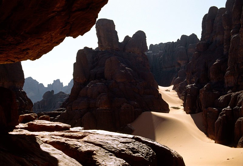 Tassili du Siniga. High sandstone cliffs. Image ID: chatds0050001
