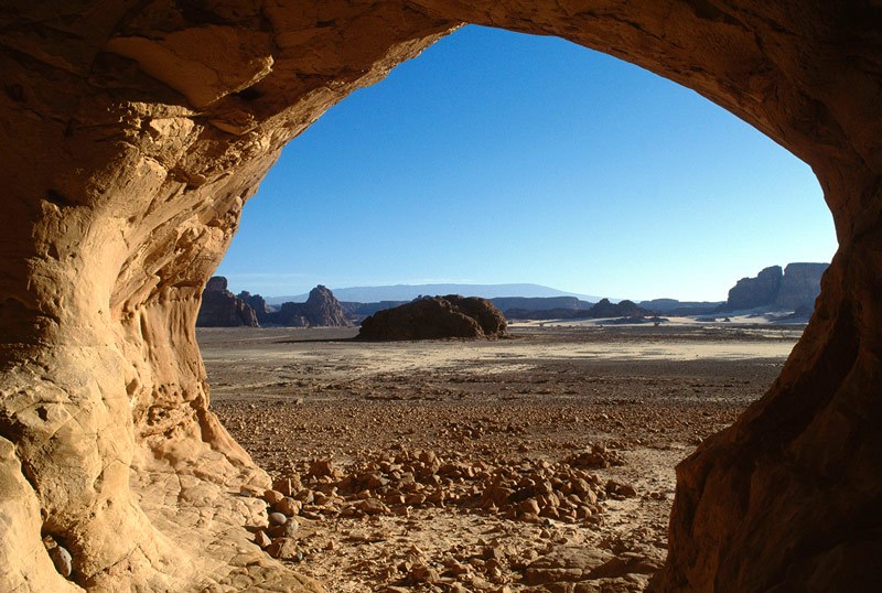 Tassili d' Emi Koussi. Looking out of cave. Note vertical grooves on left wall. Image ID: chatek0060001