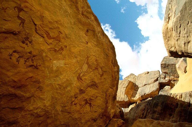 Karkur Tahl. Paintings, either late Pastoral or Horse Period include bichrome red and white cattle, woman with skirt facing bichrome cow, white cattle. Image ID: egykta0020001