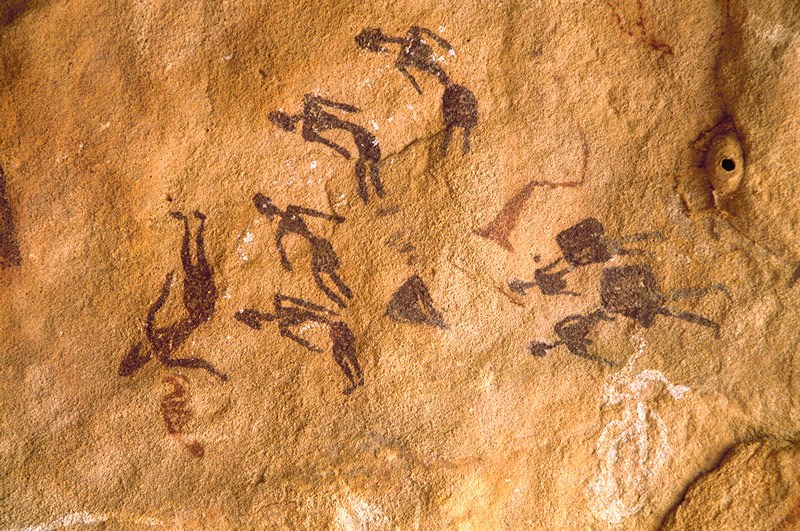 Karkur Tahl. Five maroon people apparently seated. Two dancing women, red shape and white schematic figure. Image ID: egykta0020006