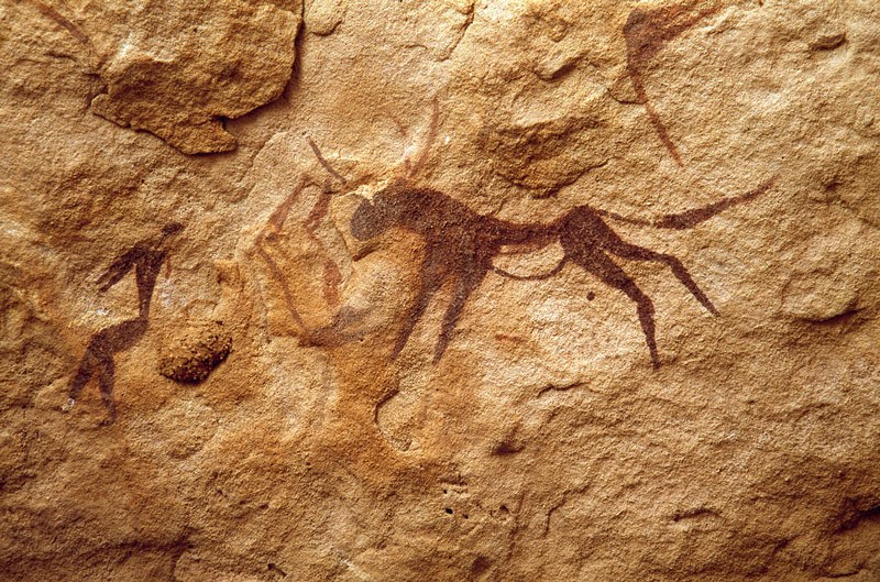 Karkur Tahl. Detail of Maroon seated man with white anklet. Maroon and white cow with long up-curved horns. Two faded dancing red men. Image ID: egykta0020017