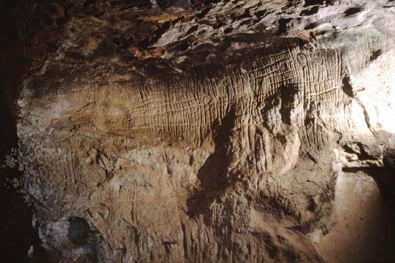 Abstract engraving at Akirsa site (scale bar). Image ID: ethsod0030007