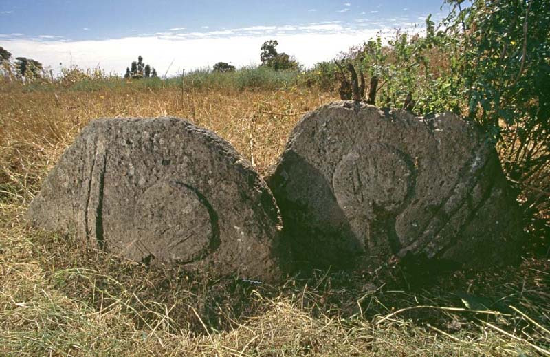 Curved stones at Ambet, Sodo region. Image ID: ethtbu0080002