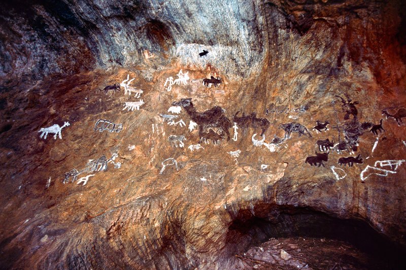 Isiolo. Polychrome paintings of animals. Image ID: kenisi0010023