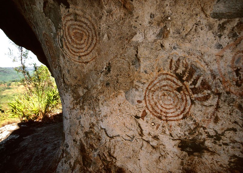 Lake Victoria. Two sets of concentric circles. Suba. Image ID: kenvic0010001