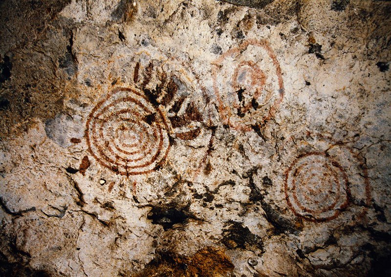 Lake Victoria. Two set of concentric  with 'spokes'. Suba. Image ID: kenvic0010005