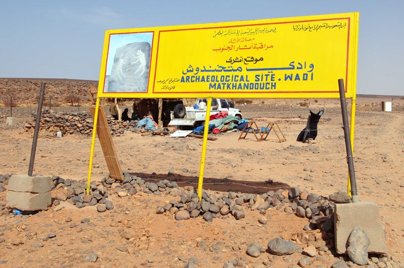 Messak. Recently erected tourism sign marking the Wadi Mathendous rock art site. Image ID: libmes0170001