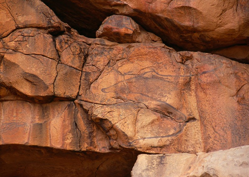 Tagant, Mauritania. Oblique views of second scene depicting red horsemen. Image ID: mauaio0040006